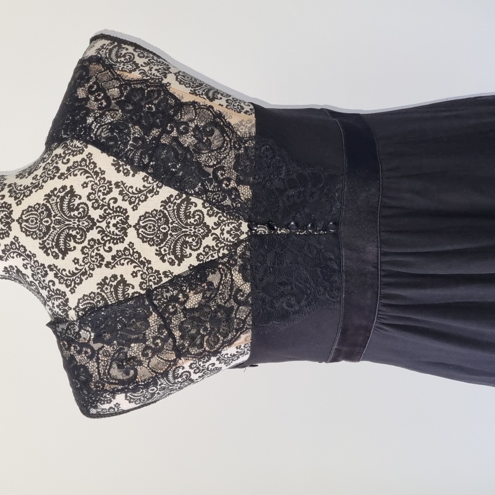 Contony, silk black/tan with lace detail dress, button-up back, v-neck, size 12 - Picture 6 of 10